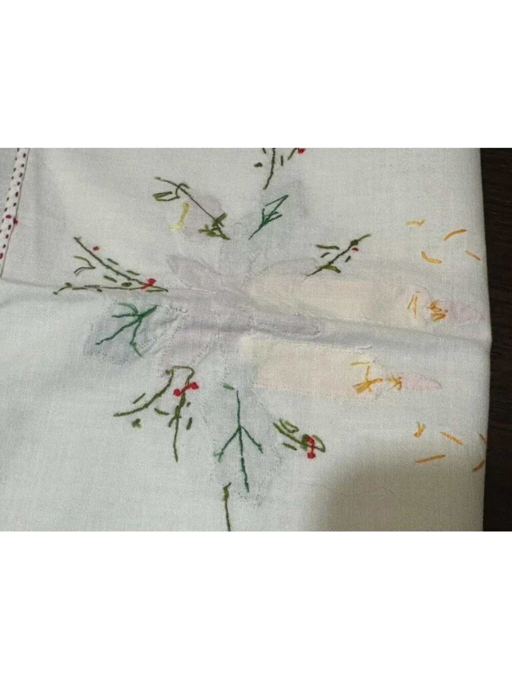 Vintage Christmas Table Runner, 4 Placemats, 4 Napkins, 2 Decorative Towels